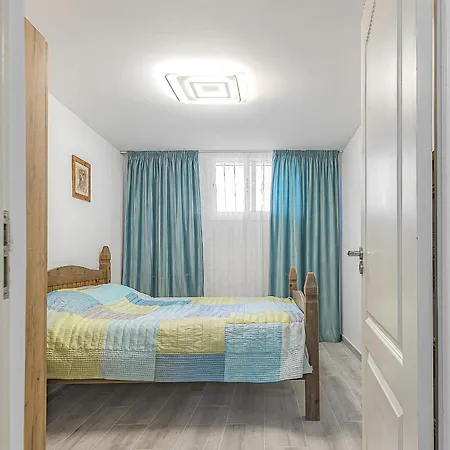Two Bedroom In Bella Vista דירה