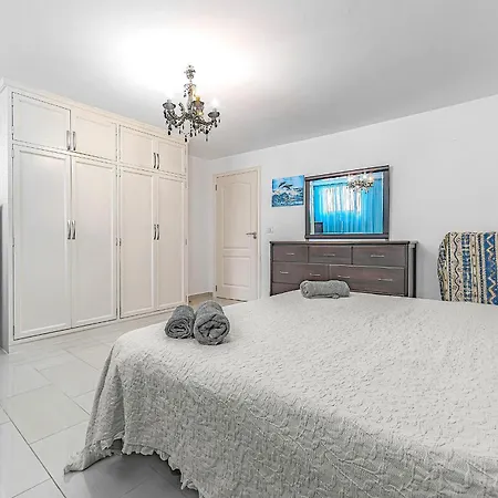 Two Bedroom In Bella Vista דירה אדחה