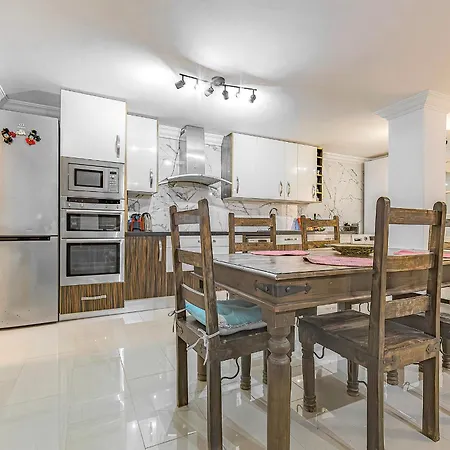 דירה Two Bedroom In Bella Vista *