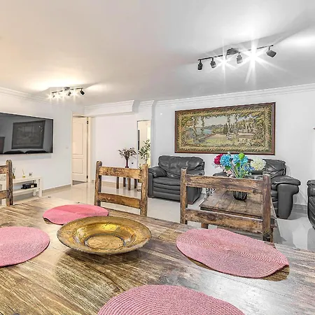 דירה Two Bedroom In Bella Vista אדחה